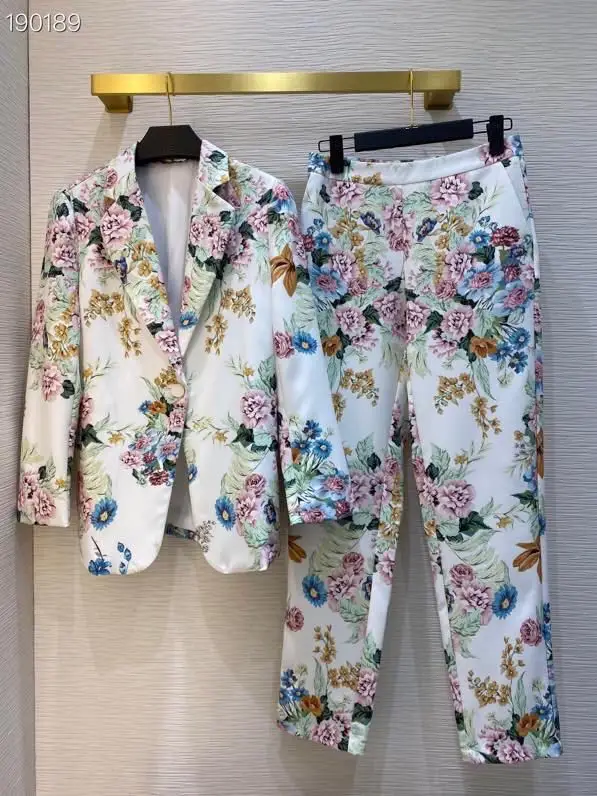 2020 Runway Women Flowers Print Blazer Suit 2 Pieces Set Autumn Elegant Fashion OL Office Lady Jacket + Long Pants Suits
2020 Runway Women Flowers Print Blazer Suit 2 Pieces Set Autumn Elegant Fashion OL Office Lady Jacket + Long Pants Suits