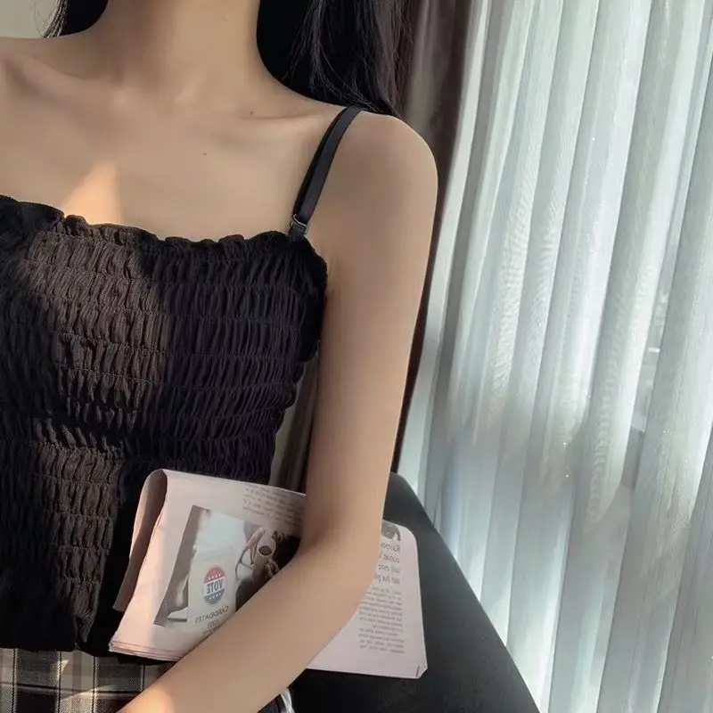Auricularia corduroy suspender is slim, with short summer top on the inside and sleeveless vest on the outside
Auricularia corduroy suspender is slim, with short summer top on the inside and sleeveless vest on the outside