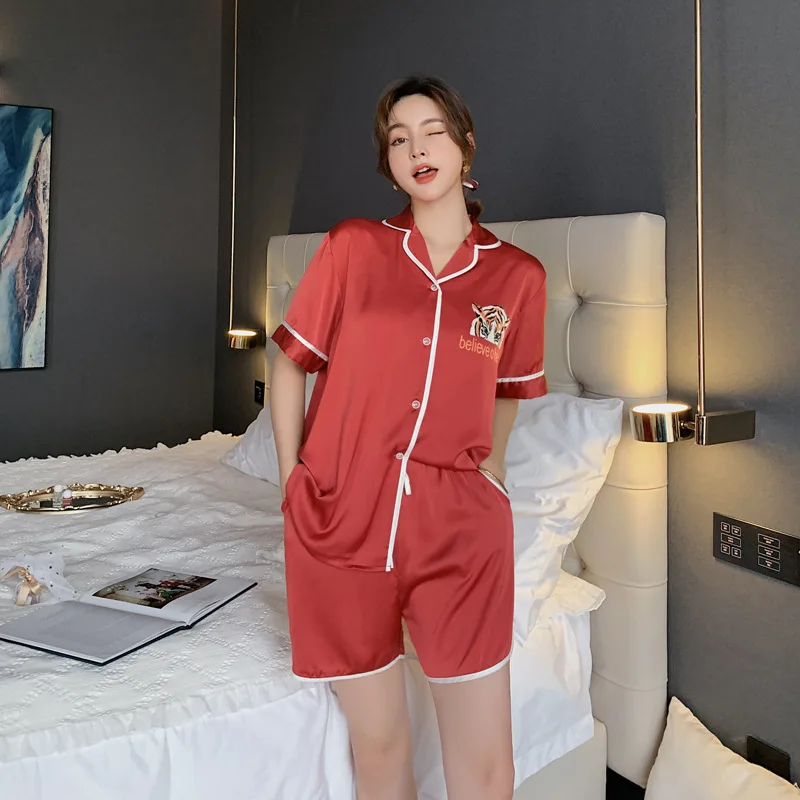 Black Turn-down Collar 2PCS Pajamas Suit Lady Casual Tiger Print Home Wear Loose Sleepwear Spring Summer Shirt&Shorts Nightwear
Black Turn-down Collar 2PCS Pajamas Suit Lady Casual Tiger Print Home Wear Loose Sleepwear Spring Summer Shirt&Shorts Nightwear