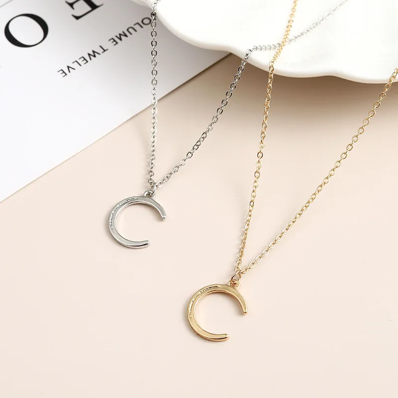 Jewelry Atmosphere Necklace Simple Crescent Shaped Clavicle Chain Odontoid Clavicle Chain Simple Temperament Pendant Necklace
Jewelry Atmosphere Necklace Simple Crescent Shaped Clavicle Chain Odontoid Clavicle Chain Simple Temperament Pendant Necklace