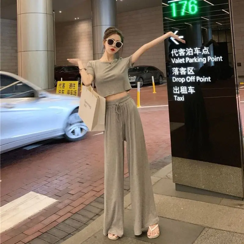Spring and summer new sportswear suit women's fashion Joker short sleeve T-shirt high waist wide leg pants two-piece set
Spring and summer new sportswear suit women's fashion Joker short sleeve T-shirt high waist wide leg pants two-piece set