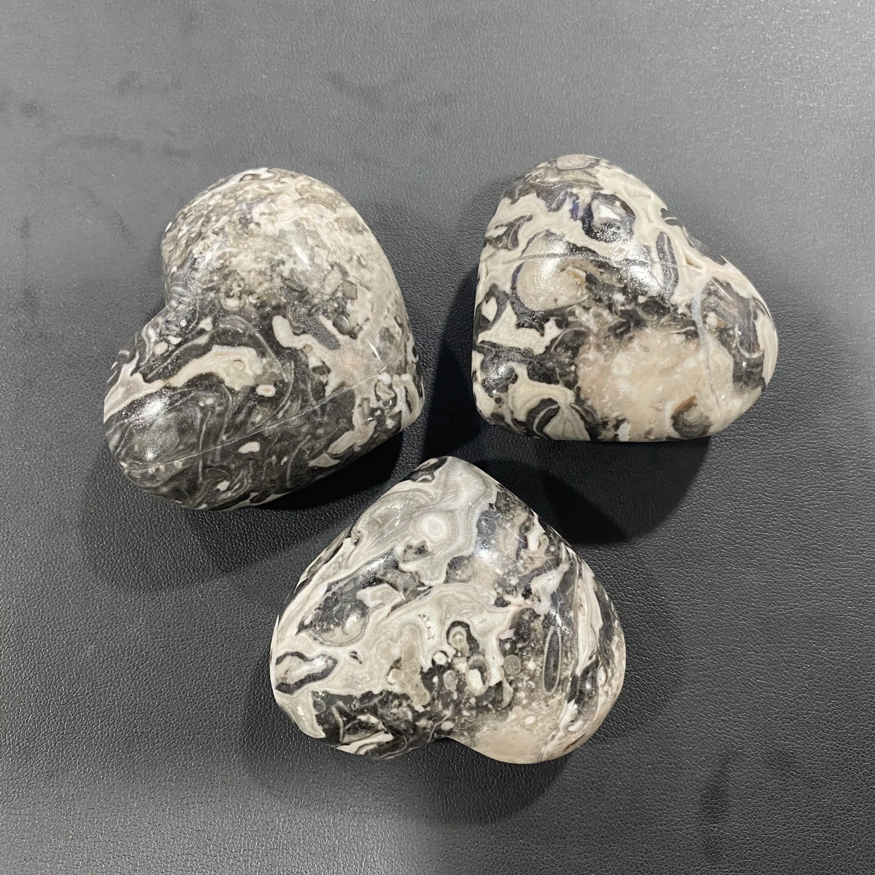 1pcs Natural Sponge Fossil Heart Crystal Heart Geomantic Augury Home Decoration Gift 
1pcs Natural Sponge Fossil Heart Crystal Heart Geomantic Augury Home Decoration Gift