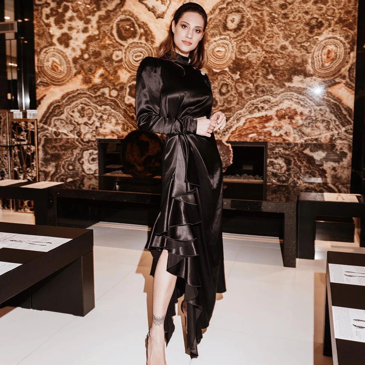 High Neck Satin Dress Black Dress Long Sleeve Ruffles Party Dresses Female Dress Midi Dress Casual Women's Dresses Ever Pretty
High Neck Satin Dress Black Dress Long Sleeve Ruffles Party Dresses Female Dress Midi Dress Casual Women's Dresses Ever Pretty
