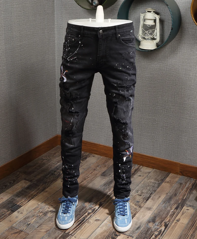 2021 New Fashion Streetwear Black Color Embroidery Ripped Jeans Men Elastic Destroyed Pants Paint Designer Hip Hop Jeans Homme
2021 New Fashion Streetwear Black Color Embroidery Ripped Jeans Men Elastic Destroyed Pants Paint Designer Hip Hop Jeans Homme