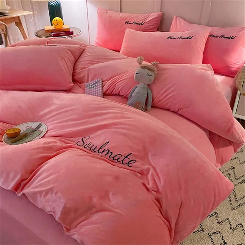 Double-Sided Crystal Velvet Duvet Cover Oversized Solid Color Bedding Thicken Winter Warm Quilt Cover (Pillowcase Need Order)
Double-Sided Crystal Velvet Duvet Cover Oversized Solid Color Bedding Thicken Winter Warm Quilt Cover (Pillowcase Need Order)