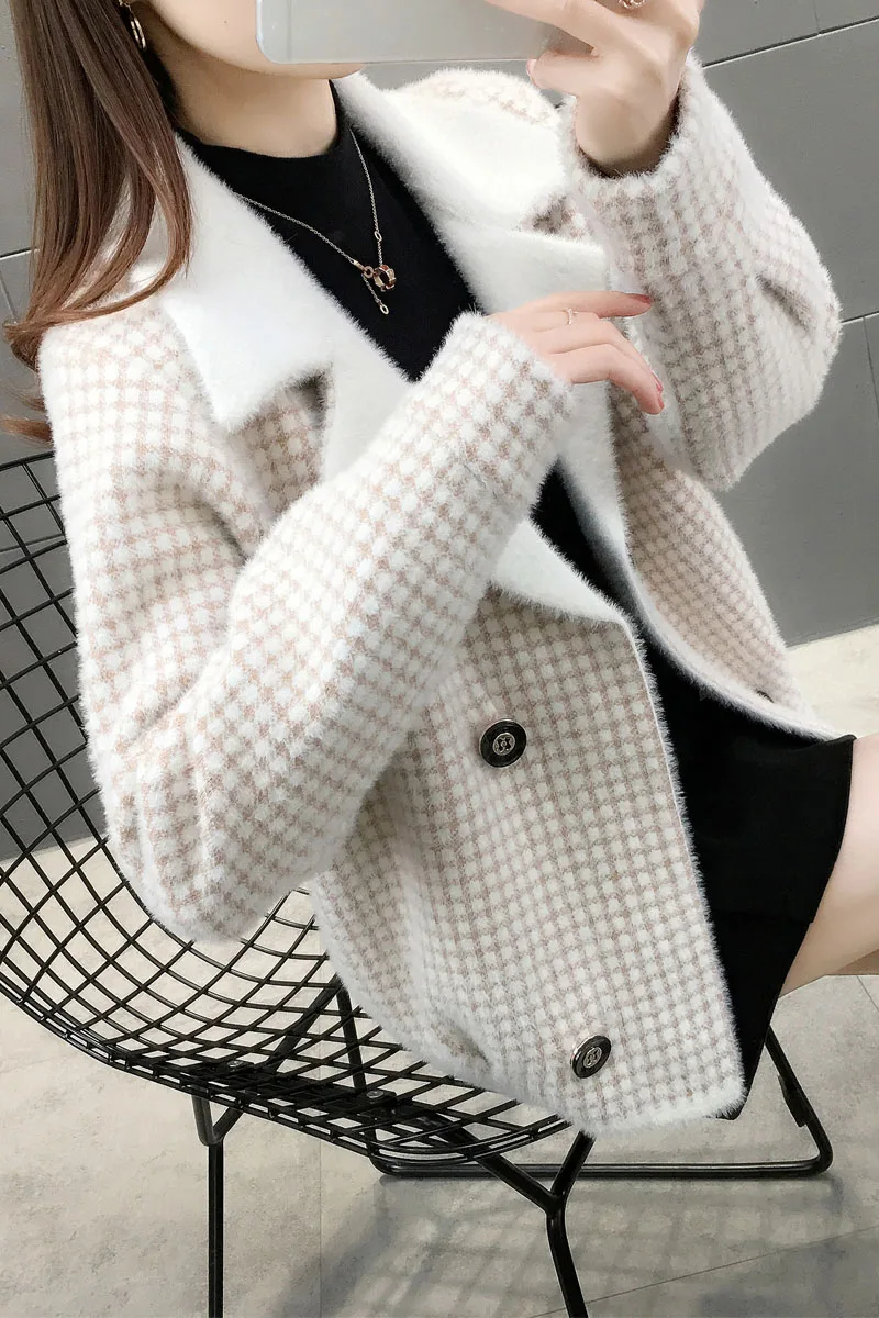 Women's mink sweater coat autumn and winter new short color matching top foreign style versatile knitted cardigan thick
Women's mink sweater coat autumn and winter new short color matching top foreign style versatile knitted cardigan thick