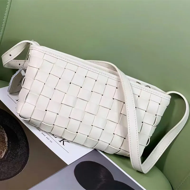 2020 New High Quality Soft Leather Black Pillow Bag Fashion Casua Woven Bag Niche Design Women Purse and Handbags Sac A Main
2020 New High Quality Soft Leather Black Pillow Bag Fashion Casua Woven Bag Niche Design Women Purse and Handbags Sac A Main