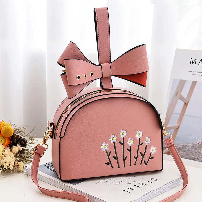 The new fashion women's bag Korean version of the fresh fashion one-shoulder cross-body small fashion bag
The new fashion women's bag Korean version of the fresh fashion one-shoulder cross-body small fashion bag