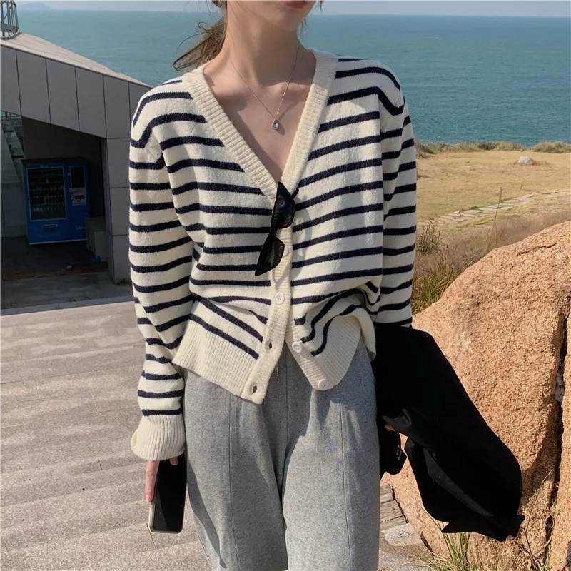 13472 Short Sweater Women Basic Knitted V-Neck Cardigan Korean Chic Popular Loose Elegant Casual Thin Stripe Outerwear Fall New
13472 Short Sweater Women Basic Knitted V-Neck Cardigan Korean Chic Popular Loose Elegant Casual Thin Stripe Outerwear Fall New