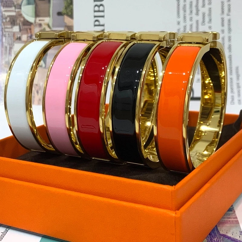 925 sterling silver ladies bracelet, light luxury designer jewelry, stylish and simple, high-quality gift box, 1:1S
925 sterling silver ladies bracelet, light luxury designer jewelry, stylish and simple, high-quality gift box, 1:1S