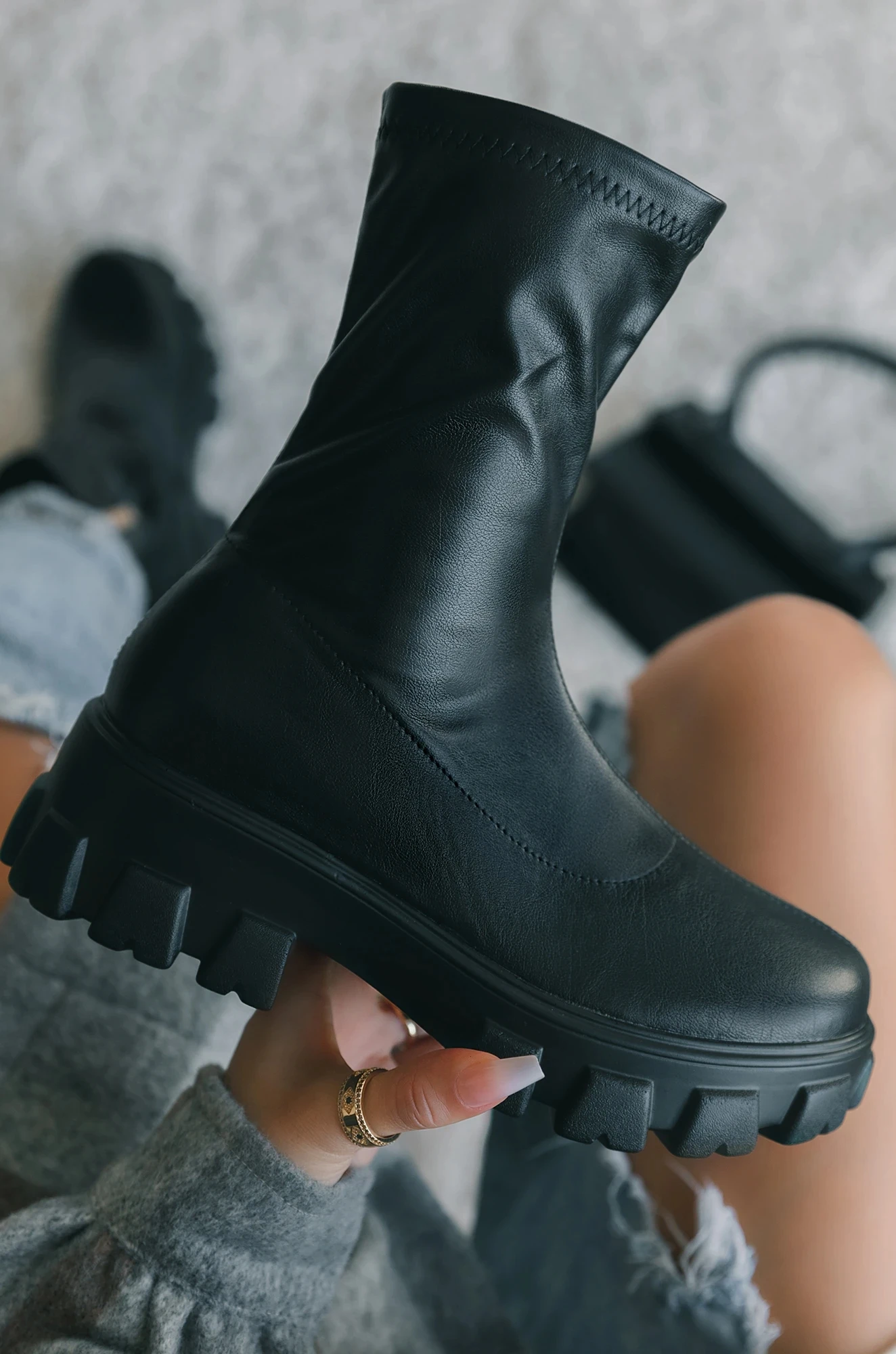 Fashion Modern Trend Design Women Combat Ankle Boots Platform Wedge Heel Solid Pu Leather Thick Sole Round Toe Ladies Shoes 2021
Fashion Modern Trend Design Women Combat Ankle Boots Platform Wedge Heel Solid Pu Leather Thick Sole Round Toe Ladies Shoes 2021