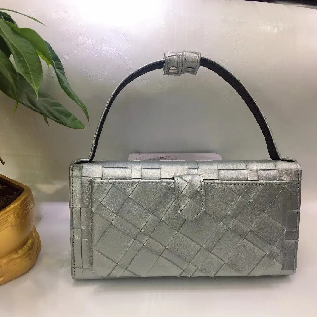 Women Portable Genuine Leather Long Mobile Wallet 2021 Fashion Top Layer Cowhide Cross-woven One Shoulder Or Diagonal Bag
Women Portable Genuine Leather Long Mobile Wallet 2021 Fashion Top Layer Cowhide Cross-woven One Shoulder Or Diagonal Bag