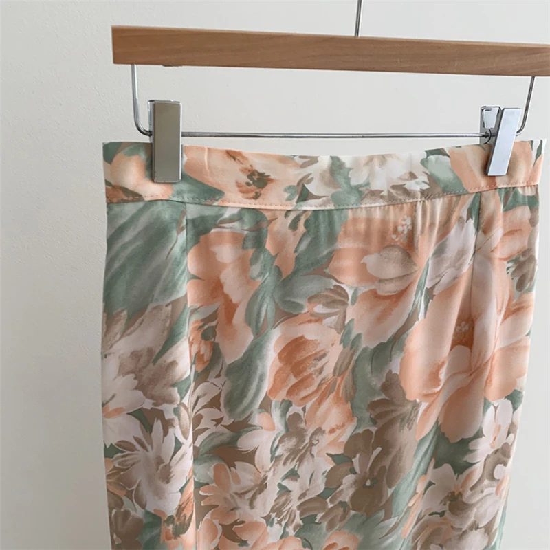 GOOHOJIO Elegant Floral Print Women Skirts 2020 Elegant Elastic Waist Bodycon Midi Female Skirts with Lining Spring Summer
GOOHOJIO Elegant Floral Print Women Skirts 2020 Elegant Elastic Waist Bodycon Midi Female Skirts with Lining Spring Summer