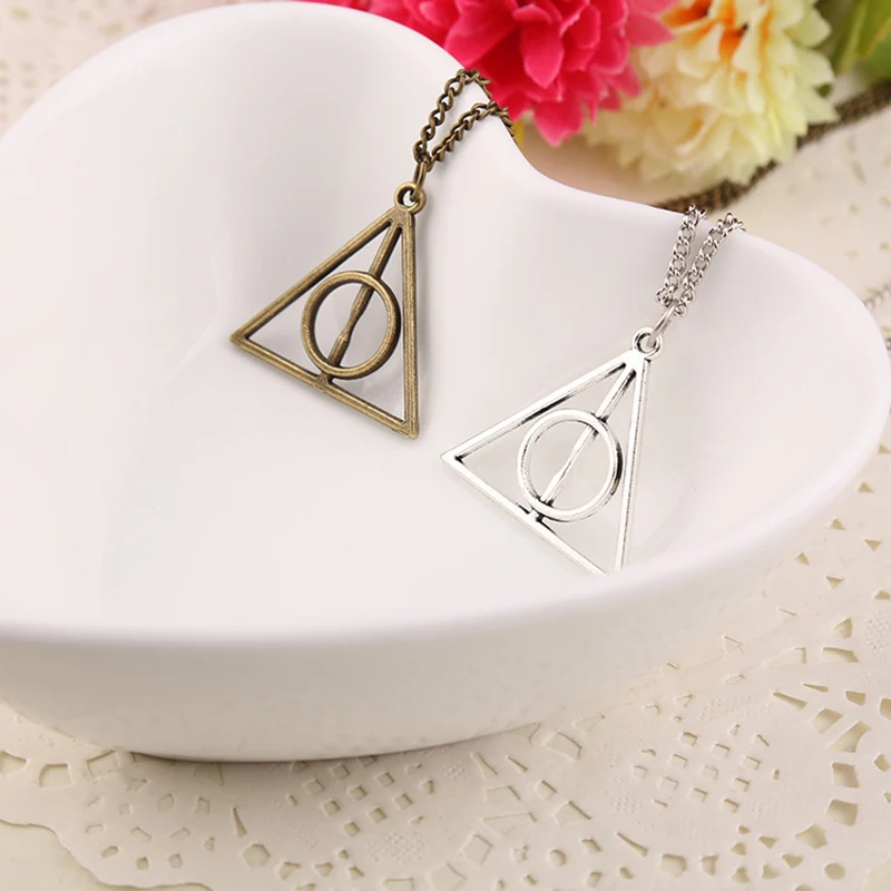 Triangle Necklace Movie Deathly Hallows Pendant Necklace Movie Trendy Jewelry Long Chain 3 Colors 
Triangle Necklace Movie Deathly Hallows Pendant Necklace Movie Trendy Jewelry Long Chain 3 Colors