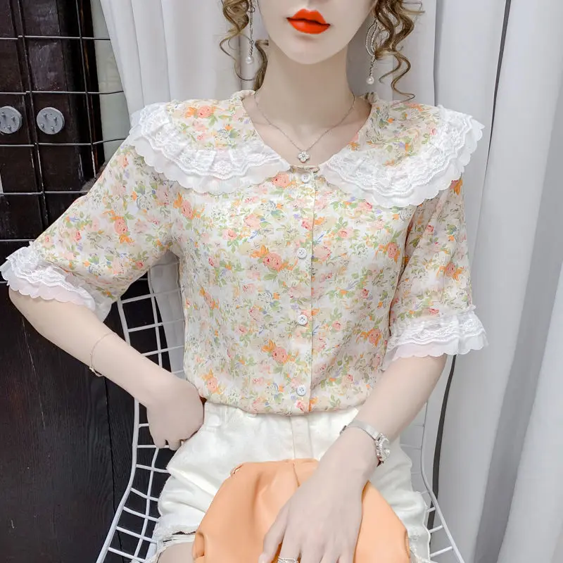 Lace Peter Panl Collar Floral Chiffon Shirt 2021 Summer New Korean Short-sleeved Blouse Women Top
Lace Peter Panl Collar Floral Chiffon Shirt 2021 Summer New Korean Short-sleeved Blouse Women Top