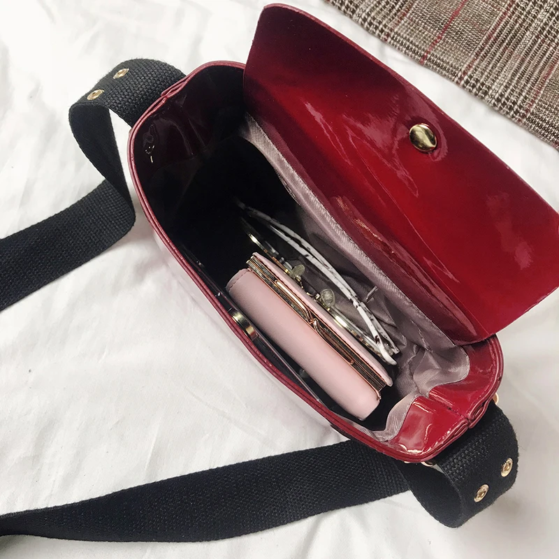 2021 New Luxury Ladies Small Bag High-Quality Glossy Patent Leather Wide Shoulder Strap Shoulder Messenger Bag Bucket Female Bag
2021 New Luxury Ladies Small Bag High-Quality Glossy Patent Leather Wide Shoulder Strap Shoulder Messenger Bag Bucket Female Bag