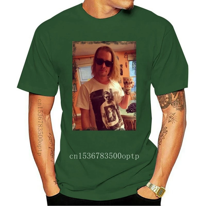 New Ryan Gosling Wearing Home Alone Mens Womens T Shirt
New Ryan Gosling Wearing Home Alone Mens Womens T Shirt
