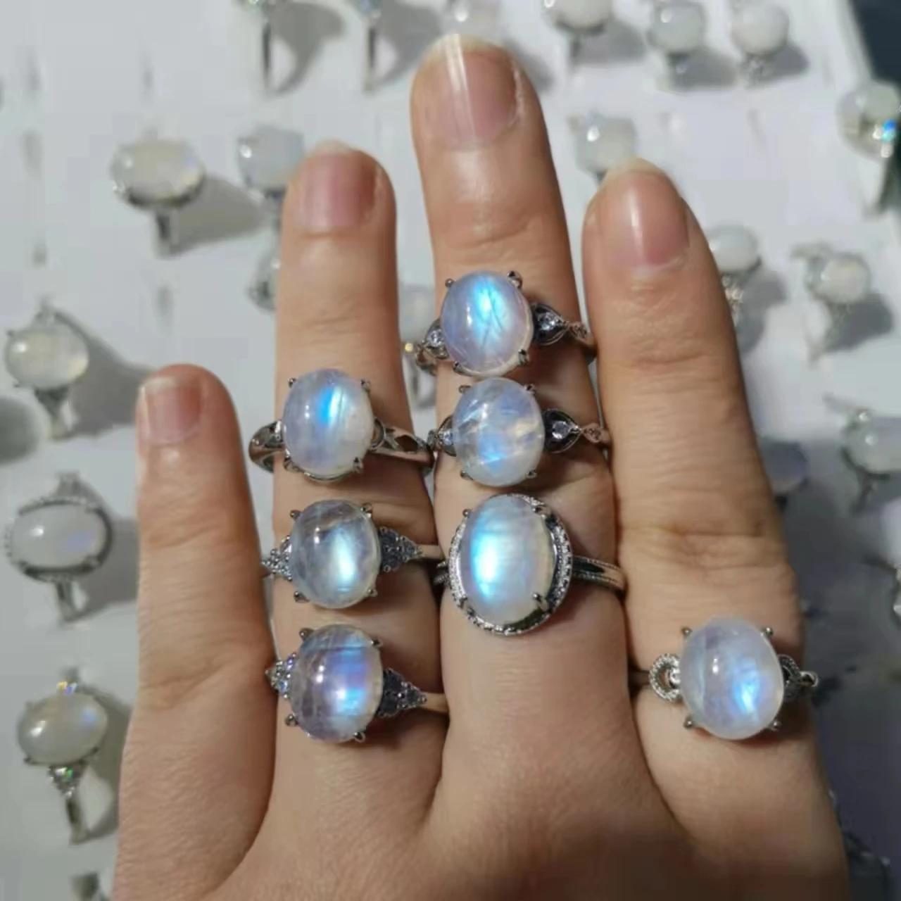 1pcs/lot Pure Natural Moonstone Ring Designer Jewelry s925 sterling silver inlay Adjustable size White zircon embellishment gem
1pcs/lot Pure Natural Moonstone Ring Designer Jewelry s925 sterling silver inlay Adjustable size White zircon embellishment gem