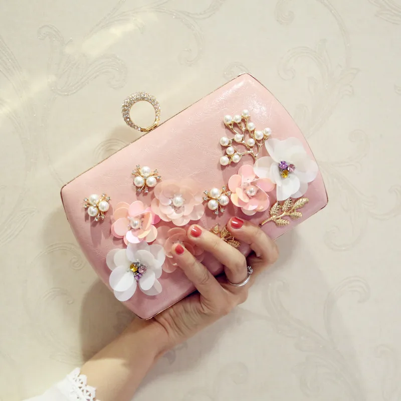 Finger Ring Diamonds Women Evening Bags Flower Diamonds Luxury Party Handbags Pearl Plastic Purse Day Clutch
Finger Ring Diamonds Women Evening Bags Flower Diamonds Luxury Party Handbags Pearl Plastic Purse Day Clutch