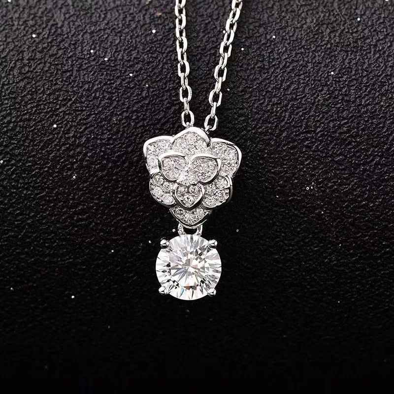 Серебряные ювелирные изделия 925, четыре стиля, круглые серебряные подвески из моиссанита, 1ct D VVS, роскошное моиссанитовое свадебное ожерелье для женщин
Серебряные ювелирные изделия 925, четыре стиля, круглые серебряные подвески из моиссанита, 1ct D VVS, роскошное моиссанитовое свадебное ожерелье для женщин