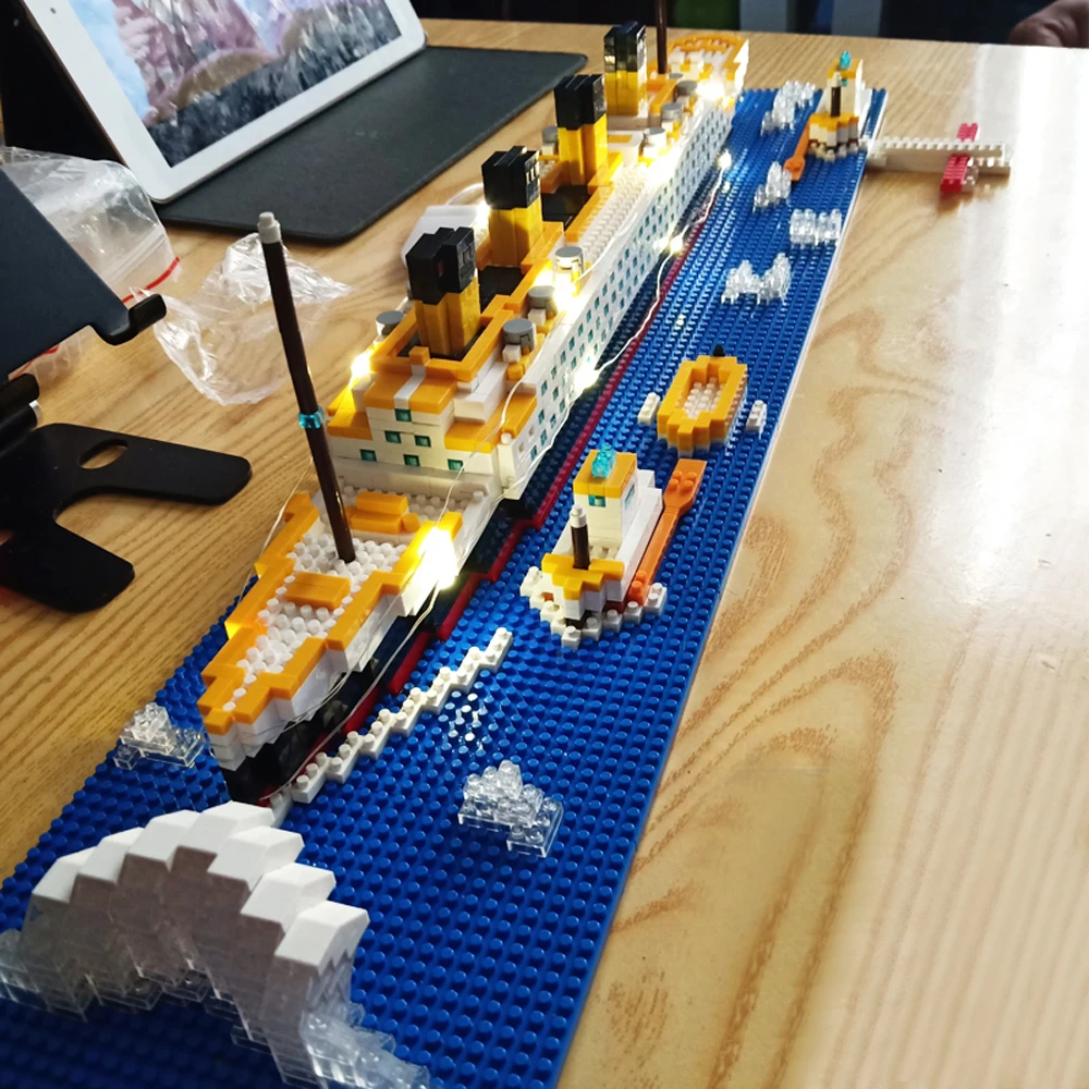 Cruise Liner Moc Bricks Speed Boat Modular Bricks Sea Travel Ideas Model Building Blocks Lezi8026 Titanic 2338Pcs
Cruise Liner Moc Bricks Speed Boat Modular Bricks Sea Travel Ideas Model Building Blocks Lezi8026 Titanic 2338Pcs