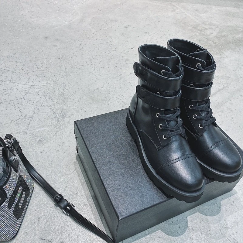 Mixed Coloe Lace Up Women Ankle Boots Top Quality Genuine Leatner Women Short Boots Double Buckle Winter Martin Boots For Women
Mixed Coloe Lace Up Women Ankle Boots Top Quality Genuine Leatner Women Short Boots Double Buckle Winter Martin Boots For Women