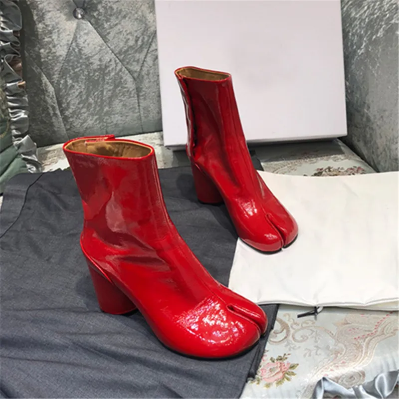 High Quality Split Toe Ankle Boots Women Real Leather Luxury Brand 2021 Winter Round Heel Ladies Elegant Shoes Ninja Tabi Boots
High Quality Split Toe Ankle Boots Women Real Leather Luxury Brand 2021 Winter Round Heel Ladies Elegant Shoes Ninja Tabi Boots