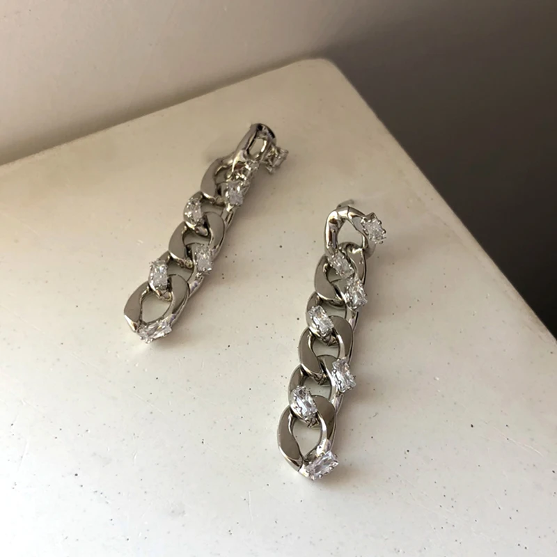Fashion Punk Metal Crystal Chain Dangle Earrings for Women Girl High Quality Jewelry Bling AAA Zircon S925 Needle Party Ins Hot
Fashion Punk Metal Crystal Chain Dangle Earrings for Women Girl High Quality Jewelry Bling AAA Zircon S925 Needle Party Ins Hot