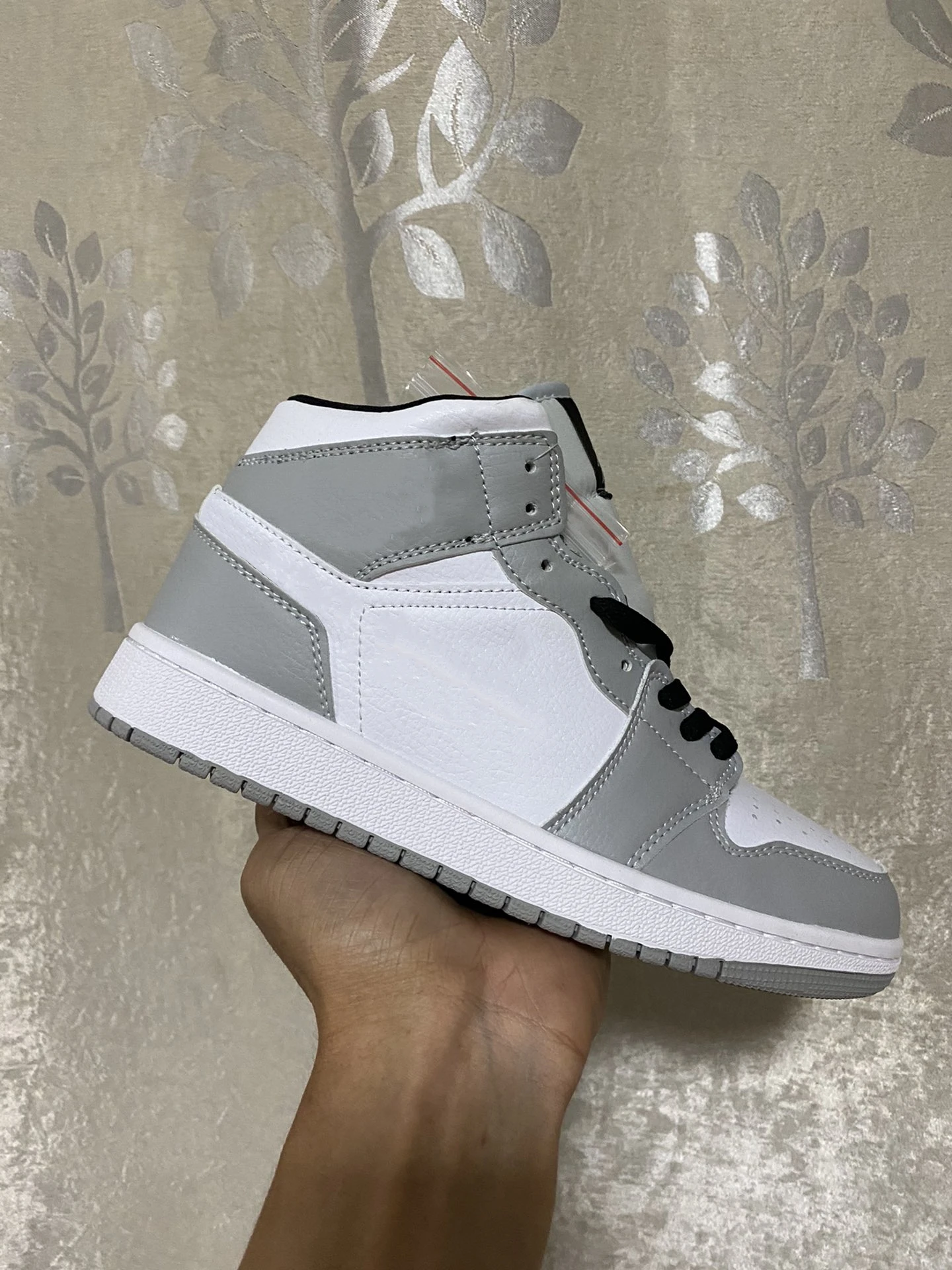 Fashion High Top Casual Sports Shoes Basketball Shoes Couple Shoes Outdoor Walking 17 Styles
Fashion High Top Casual Sports Shoes Basketball Shoes Couple Shoes Outdoor Walking 17 Styles