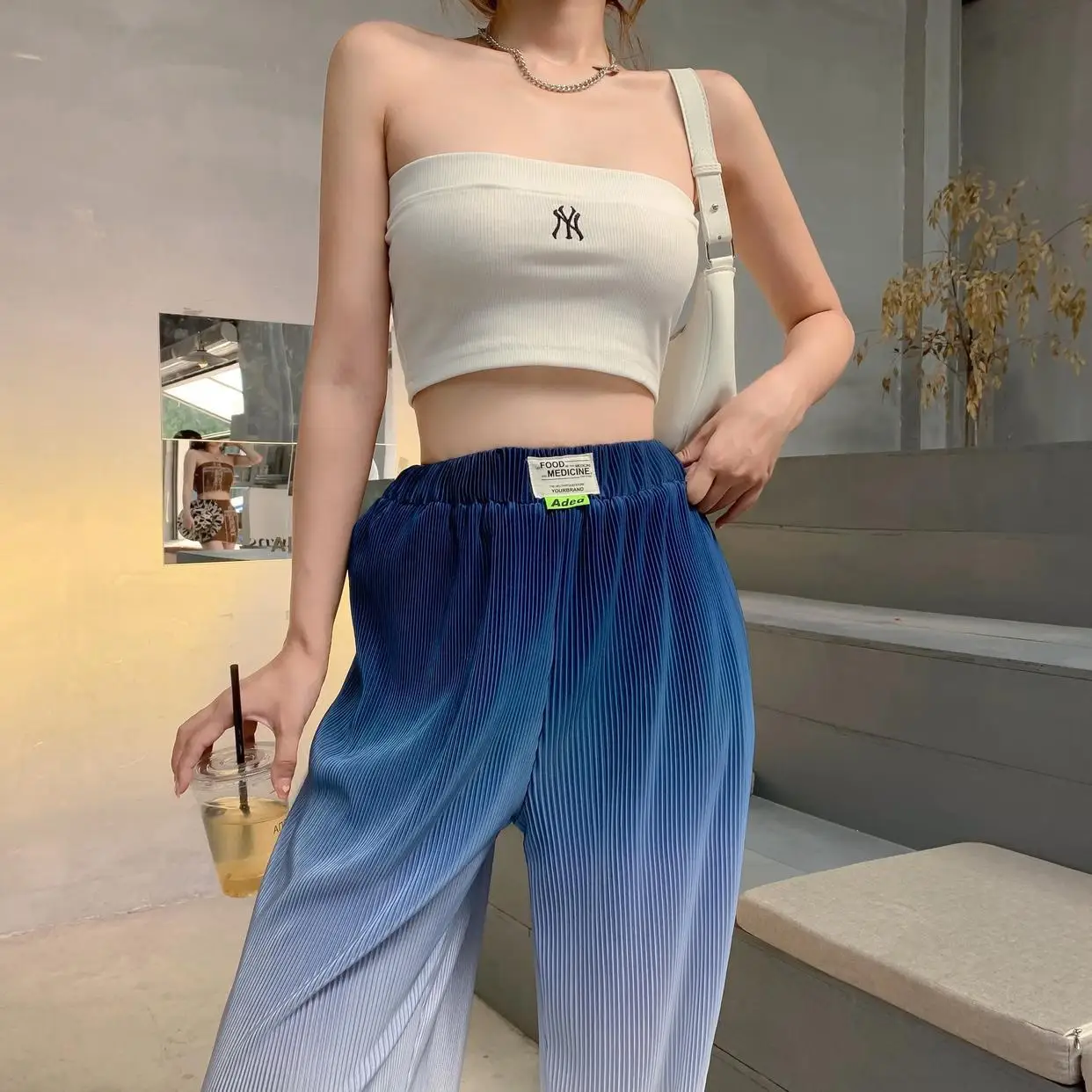 Gradual color design feeling bound foot ice silk drape feeling 2021 pants summer new loose thin section casual pants wear
Gradual color design feeling bound foot ice silk drape feeling 2021 pants summer new loose thin section casual pants wear