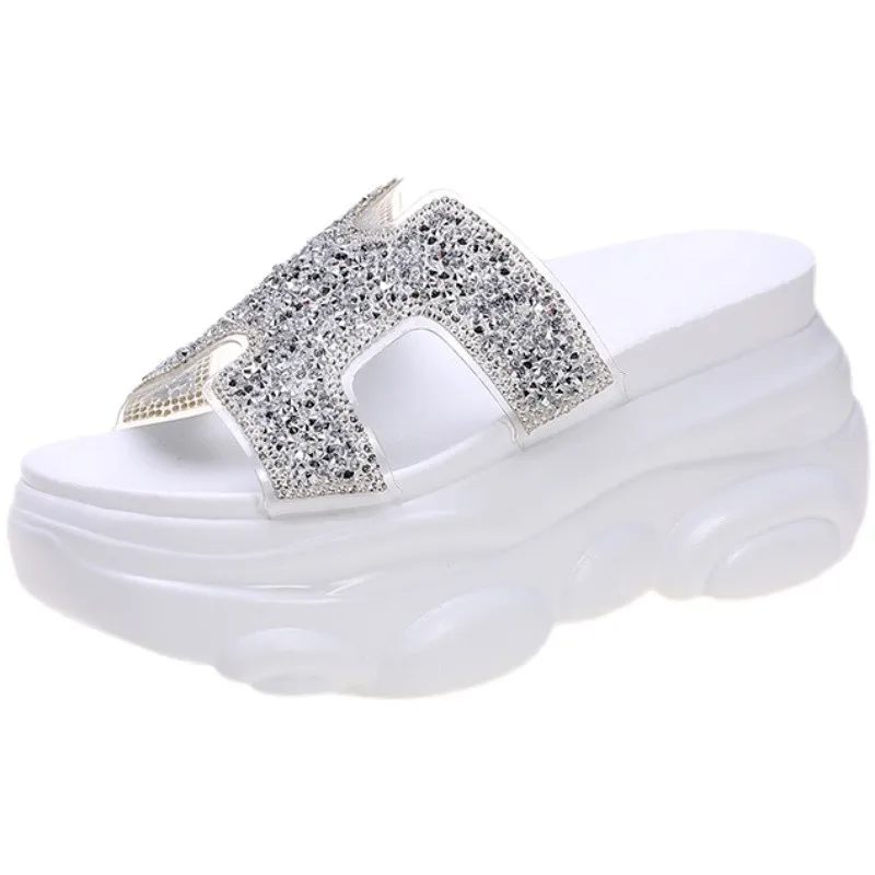 2021 Summer Platform Outside Open Toe Slipper Fashion Chunky Rhinestone Sports Sandals Sexy Women Wedges Super High Heels Slides
2021 Summer Platform Outside Open Toe Slipper Fashion Chunky Rhinestone Sports Sandals Sexy Women Wedges Super High Heels Slides