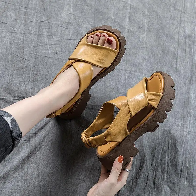 100% Genuine Leather Woman Sandals Flat Shoes 2021 New Fashion Sandals Summer Round Toe Mid Heel Black White Buckle Basic
100% Genuine Leather Woman Sandals Flat Shoes 2021 New Fashion Sandals Summer Round Toe Mid Heel Black White Buckle Basic