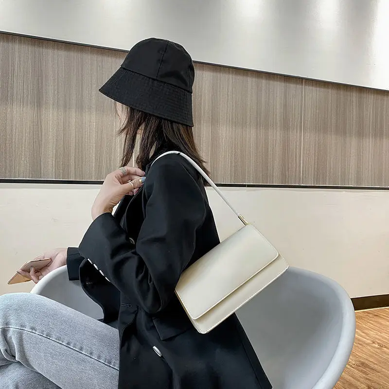2021 Fashion Small Designer Crossbody Bag for Women Vintage Female Purses and Handbags PU Leather Shoulder Bags
2021 Fashion Small Designer Crossbody Bag for Women Vintage Female Purses and Handbags PU Leather Shoulder Bags