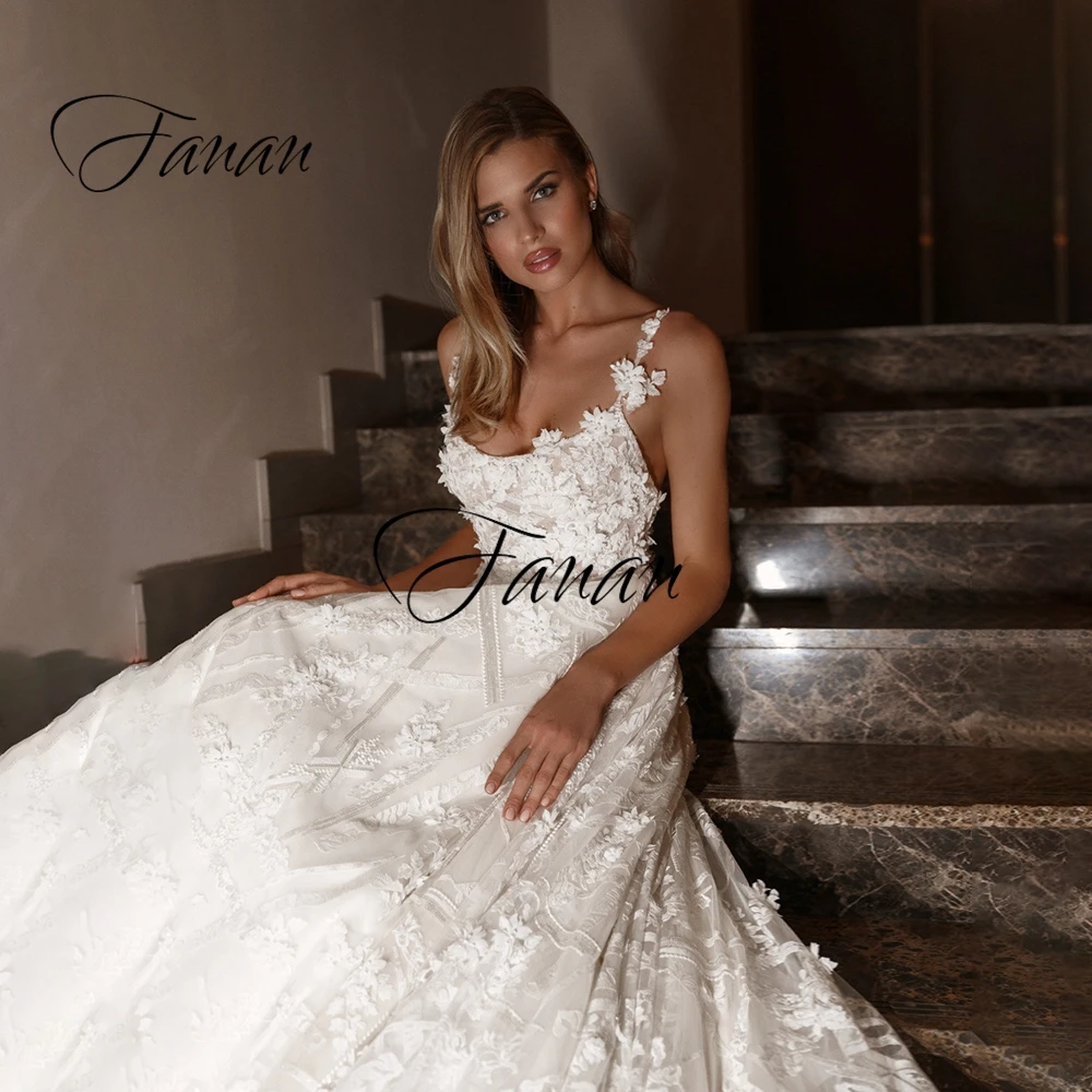 Luxury V-Neck Spaghetti Straps Wedding Dresses 3D Flowers Lace Appliques A-Line Court Train Bridal Gown Свадебное платье
Luxury V-Neck Spaghetti Straps Wedding Dresses 3D Flowers Lace Appliques A-Line Court Train Bridal Gown Свадебное платье