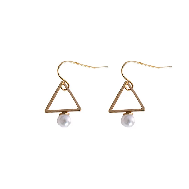 Yuanyuan factory accessories: simple retro Pearl Triangle Earrings in Europe and America
Yuanyuan factory accessories: simple retro Pearl Triangle Earrings in Europe and America