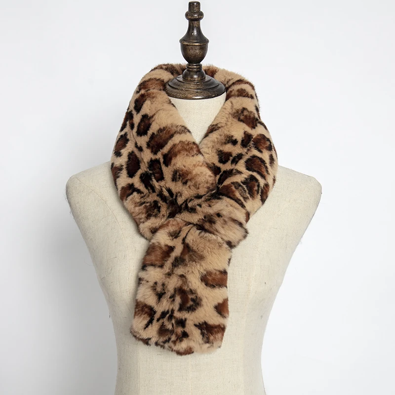 Full-skinned real rex rabbit female winter Korean fashion fur scarf double-sided thickening and warming
Full-skinned real rex rabbit female winter Korean fashion fur scarf double-sided thickening and warming