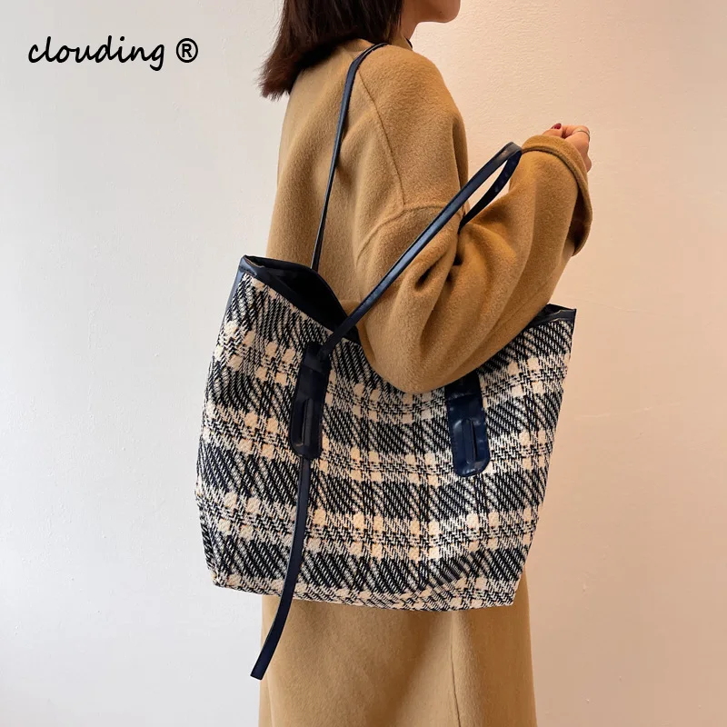 New Fashion Single Shoulder Plaid Bag Large Capacity Simple Designer Travel Portable Tote Bag Underarm Bag Shoulder Bag
New Fashion Single Shoulder Plaid Bag Large Capacity Simple Designer Travel Portable Tote Bag Underarm Bag Shoulder Bag