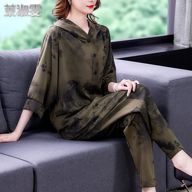 Retro Printed Plus Size Fashion Autumn Thin Suits Womens 3/4 Sleeve Hooded Shirt And Trousers Two-piece Set L-5XL Female e048
Retro Printed Plus Size Fashion Autumn Thin Suits Womens 3/4 Sleeve Hooded Shirt And Trousers Two-piece Set L-5XL Female e048