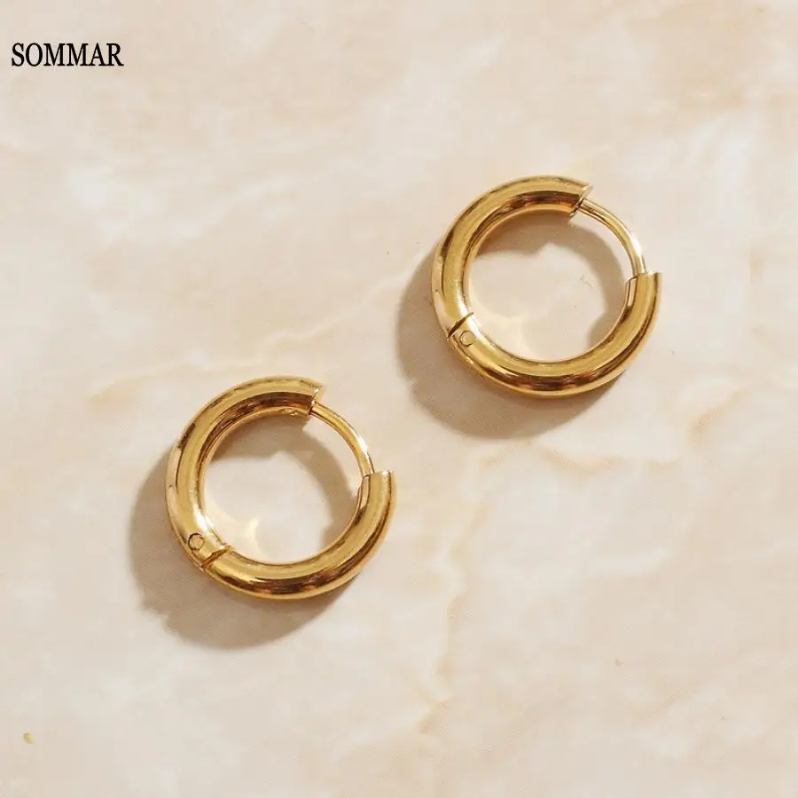 SOMMAR gifts Gold plated stainless steel color Men and Women earrings trendy Wire diameter 2.5mm hoop women earring jewelery
SOMMAR gifts Gold plated stainless steel color Men and Women earrings trendy Wire diameter 2.5mm hoop women earring jewelery
