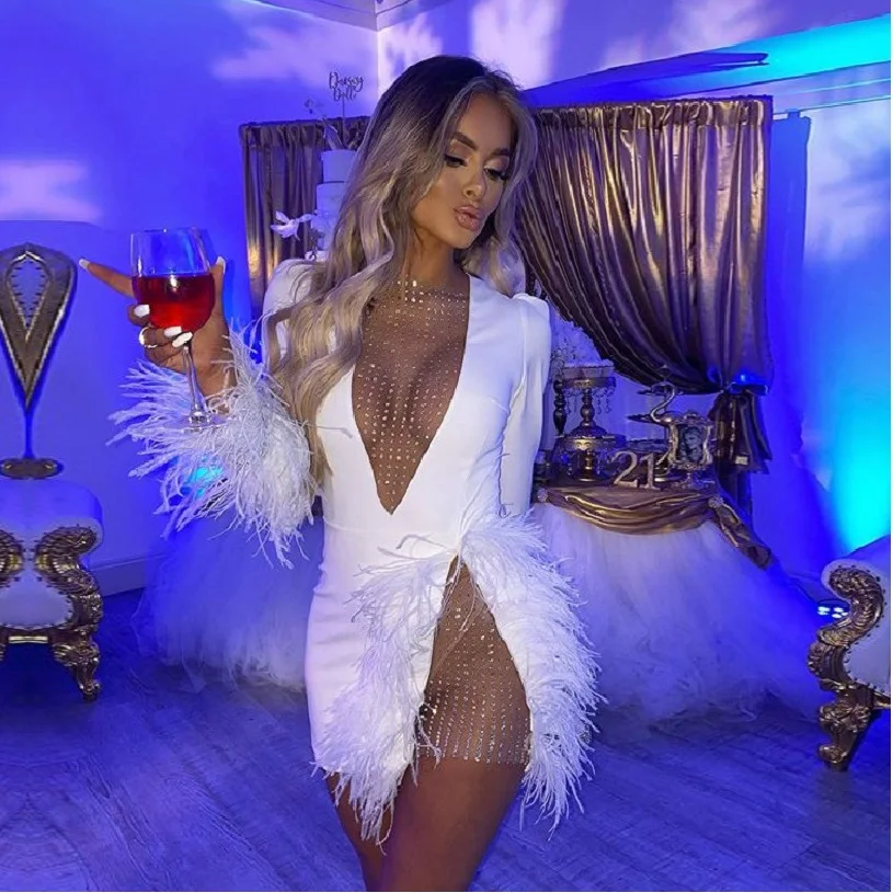 Women's Hot Popular Fashion Deep V-Neck Mesh Yarn Splicing Feather Decoration Dress Sexy Party Night Club Evening Meeting Dress
Women's Hot Popular Fashion Deep V-Neck Mesh Yarn Splicing Feather Decoration Dress Sexy Party Night Club Evening Meeting Dress