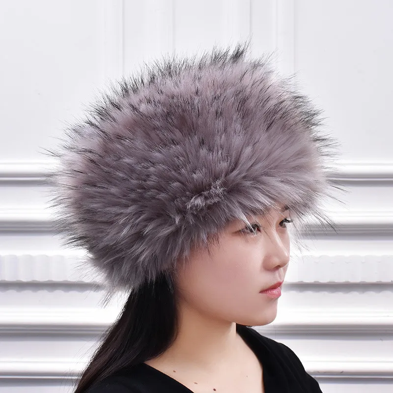 Женская зимняя утолщенная теплая шапка с русским мехом енота пушистые наушники
