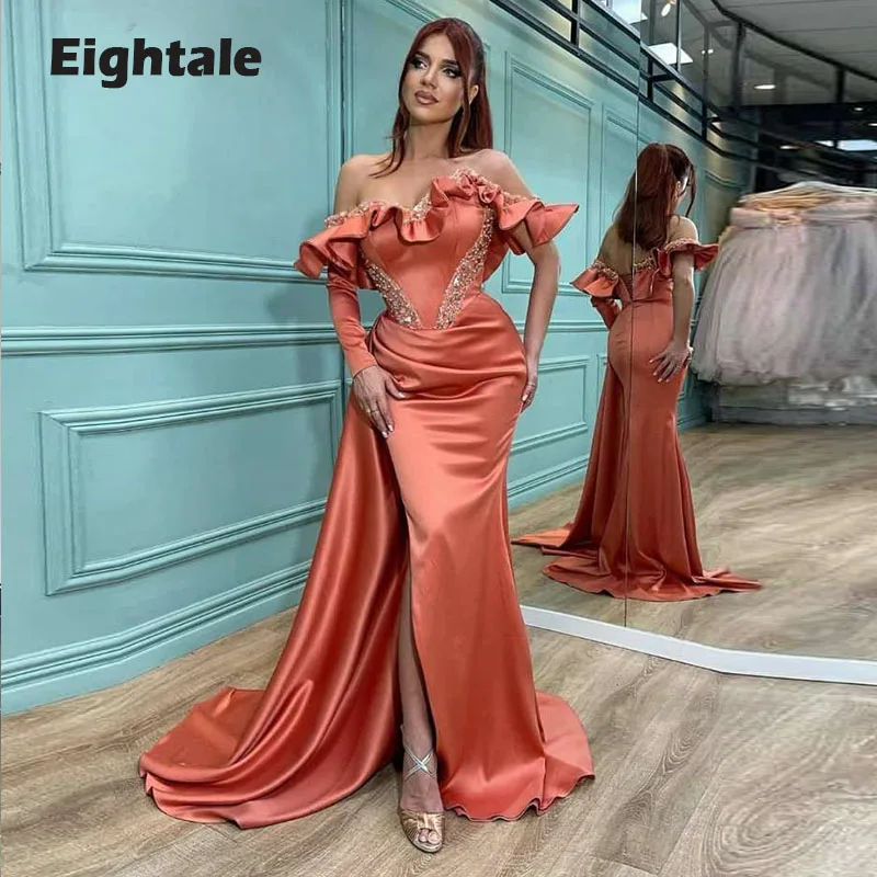 Платье вечернее атласное с длинным рукавом, разрезом сбоку и открытой спиной
Платье вечернее атласное с длинным рукавом, разрезом сбоку и открытой спиной