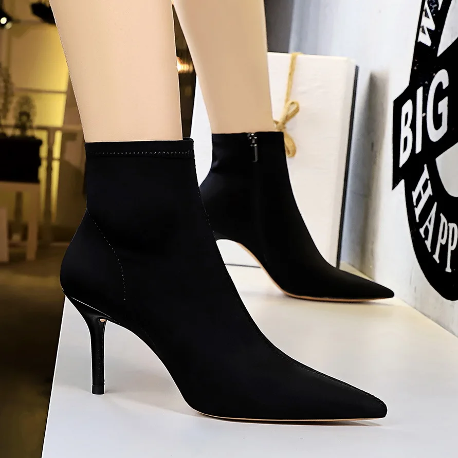 2020 Spring/Autumn Women Ankle Boots High Thin Heel Pointed Toe Zip Solid Fashion Sexy Lycra Fibre Ladies Women Shoes Short Boot
2020 Spring/Autumn Women Ankle Boots High Thin Heel Pointed Toe Zip Solid Fashion Sexy Lycra Fibre Ladies Women Shoes Short Boot