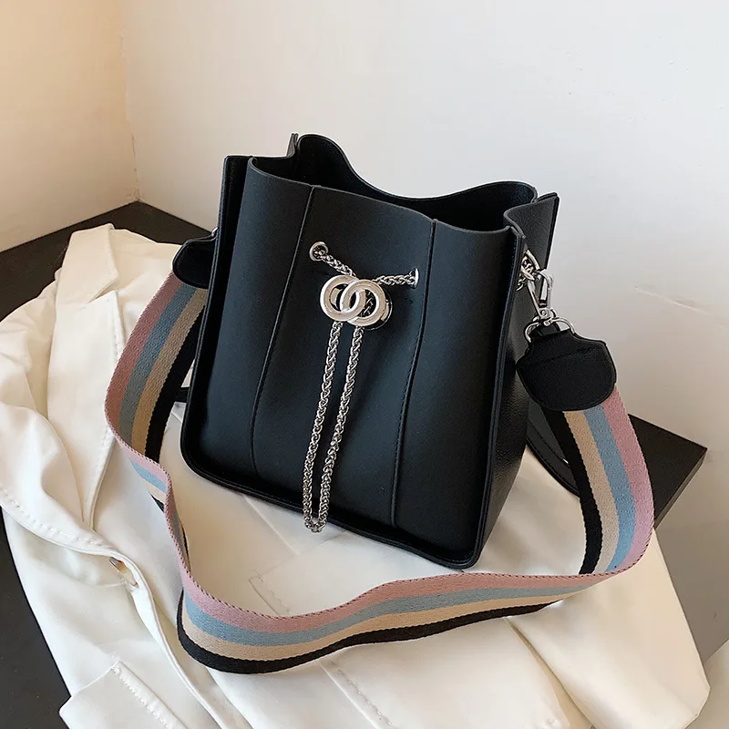 Women's bag 2021 new chain portable bucket bag trend simple fashion single shoulder diagonal span bag women's bag
Women's bag 2021 new chain portable bucket bag trend simple fashion single shoulder diagonal span bag women's bag