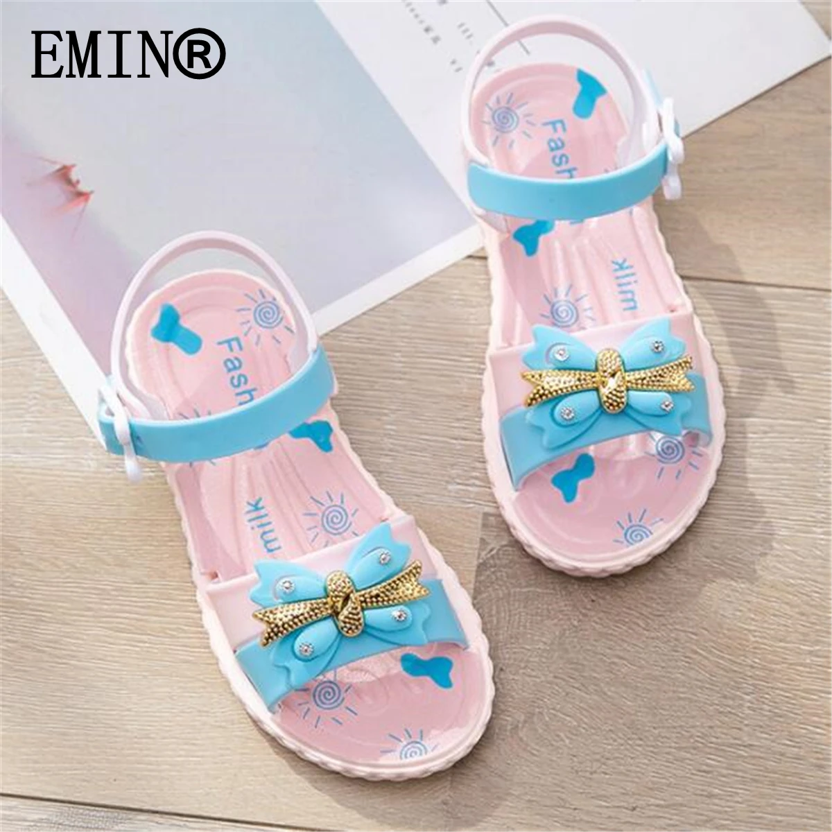 Girls Sandals 2022 Summer New Soft And Comfortable Beach Leisure Campus Performance Princess Shoes
Girls Sandals 2022 Summer New Soft And Comfortable Beach Leisure Campus Performance Princess Shoes