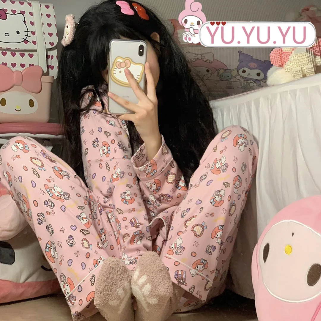 Sanrioed Mymelody весенне-осенние милые мягкие женские студентки с длинными рукавами могут носить брюки из двух частей и искусственную кожу
Sanrioed Mymelody весенне-осенние милые мягкие женские студентки с длинными рукавами могут носить брюки из двух частей и искусственную кожу