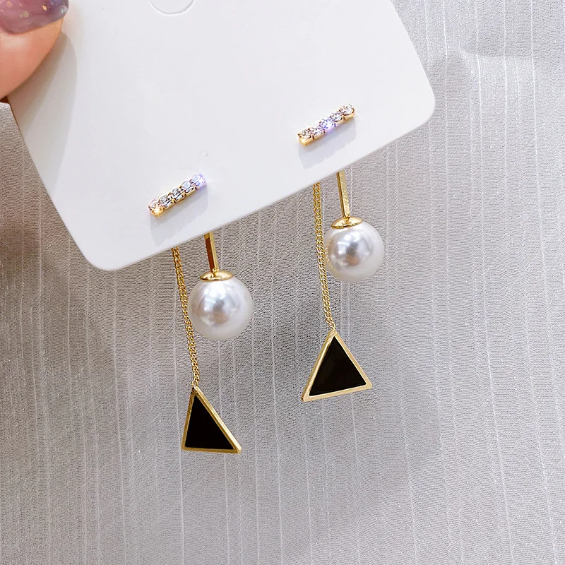 2021 New Korean Earrings For Women Front And Back Design Pearl Triangle Drop Earings Jewelry Wholesale
2021 New Korean Earrings For Women Front And Back Design Pearl Triangle Drop Earings Jewelry Wholesale