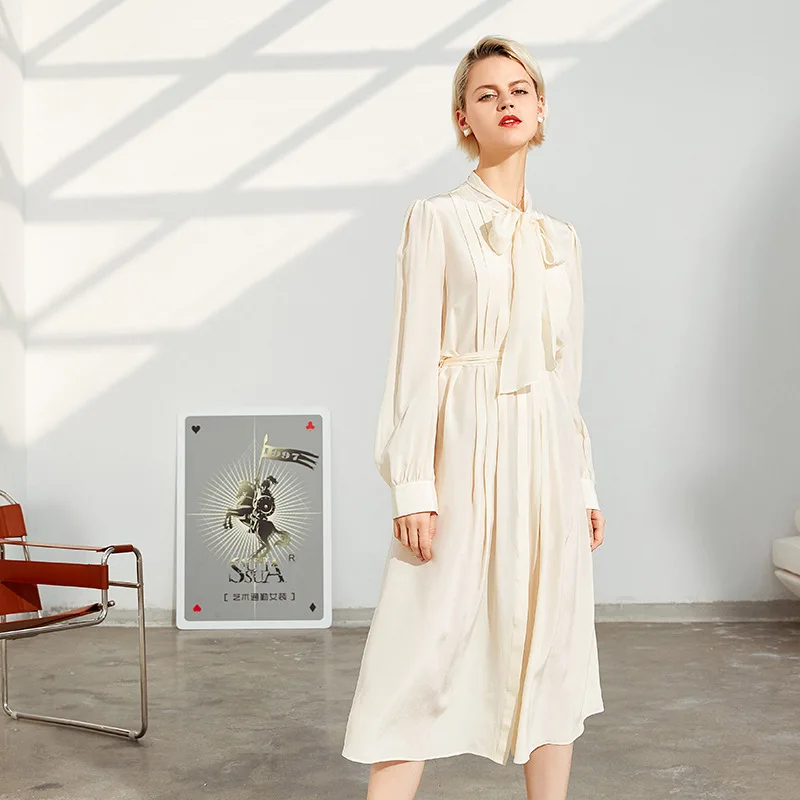 100% mulberry silk 2021 spring and summer new female mulberry silk dress long sleeve mid-length fashion waist ribbon silk skirt 
100% mulberry silk 2021 spring and summer new female mulberry silk dress long sleeve mid-length fashion waist ribbon silk skirt