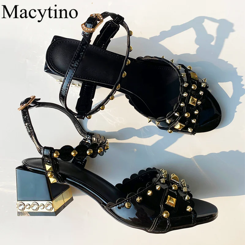 Summer ladies high-heeled sandals with rivets metal decoration thick-heeled high-heeled sandals fashion party sandals
Summer ladies high-heeled sandals with rivets metal decoration thick-heeled high-heeled sandals fashion party sandals