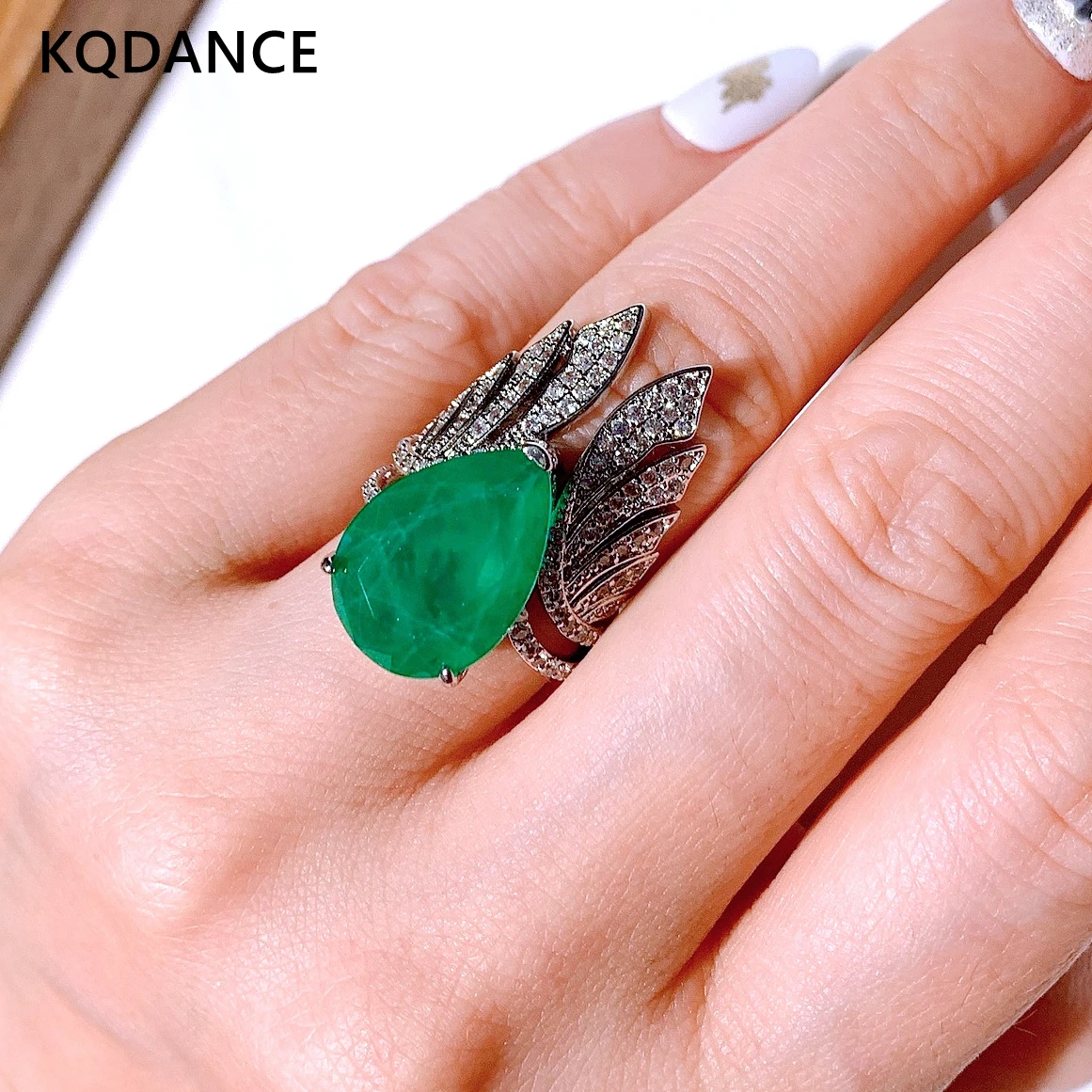 KQDANCE Created Emerald Gemstones Diamond Feather Ring With Big/small green Zircon Stone Jewelry For woman 2021 Trend Wholesale
KQDANCE Created Emerald Gemstones Diamond Feather Ring With Big/small green Zircon Stone Jewelry For woman 2021 Trend Wholesale